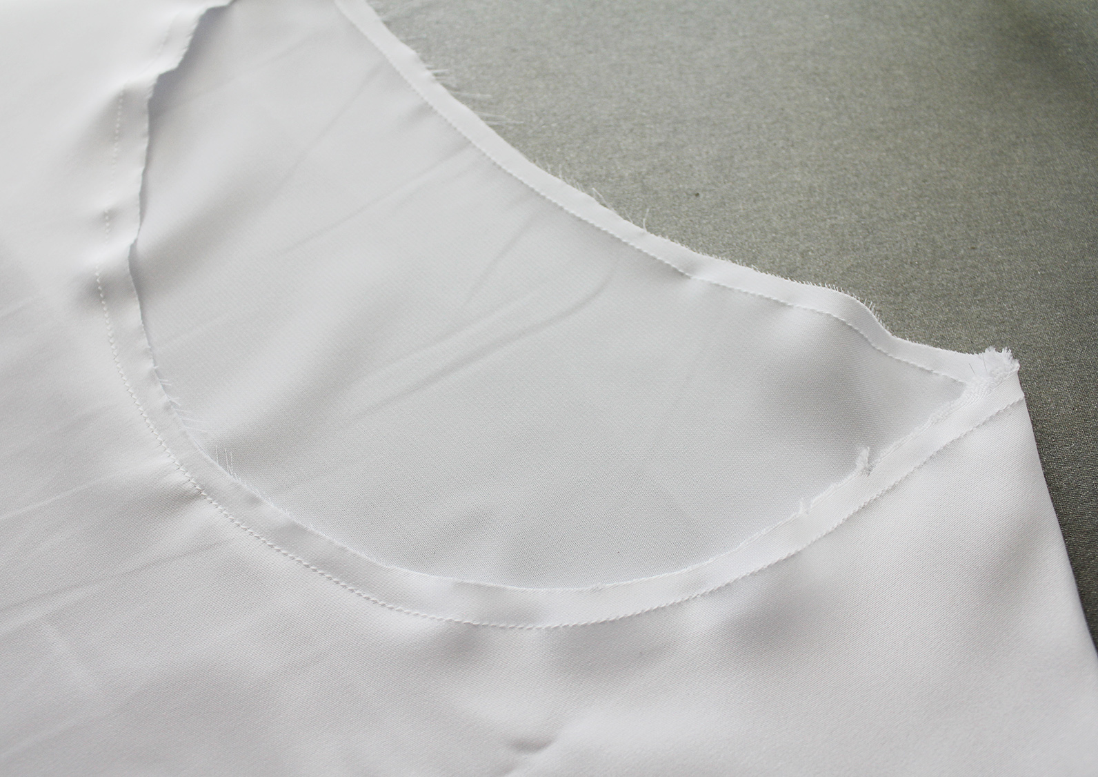 How To Ruffled Hem Shift Dress [+ Sewing a BiasBound Round Neckline